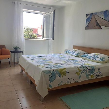 Apartment Zlata Rab Town Exterior photo